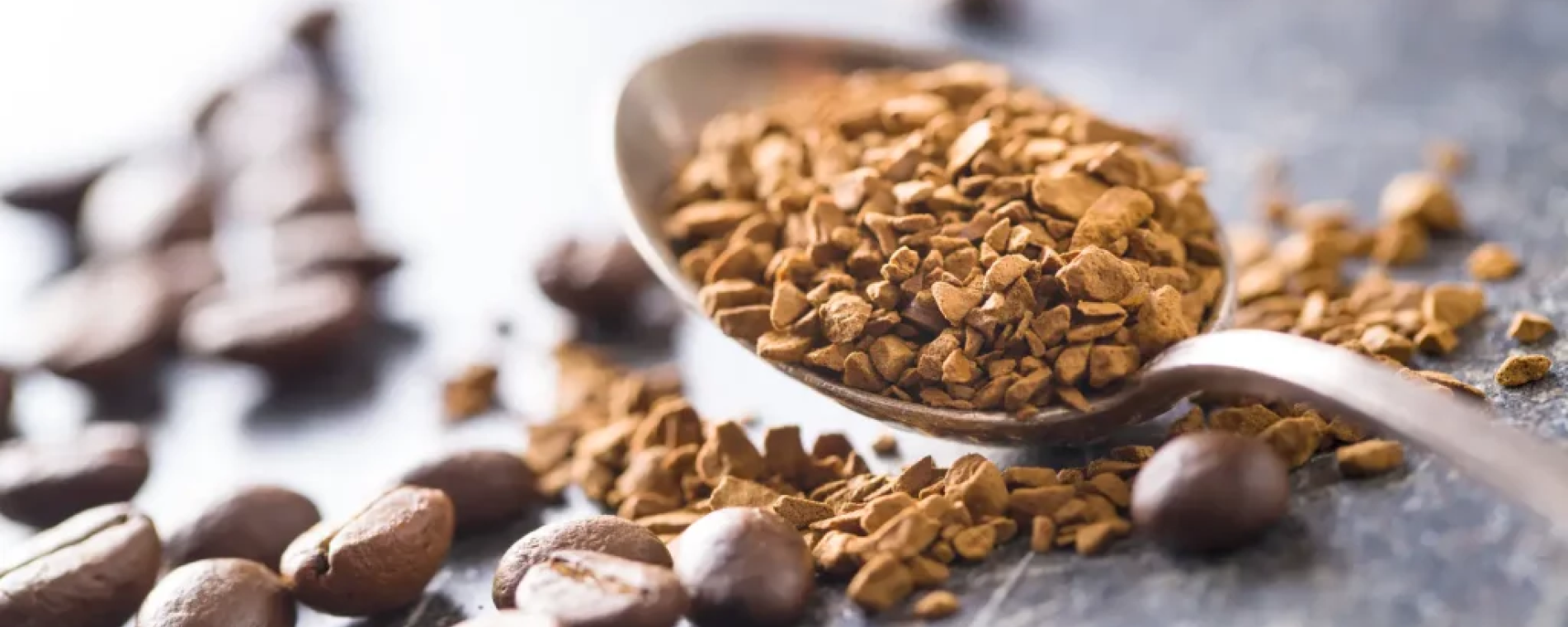 Neinstantní Bůh v instantní době