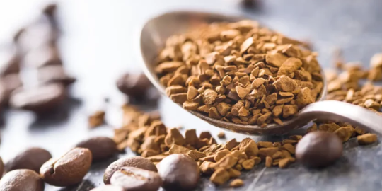 Neinstantní Bůh v instantní době